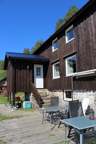 Todalsfjord Norwegen Ferienhaus B 02 Eingang Und Terrasse.jpg