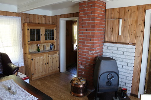 Todalsfjord Norwegen Ferienhaus B 03 Wohn Esszimmer Kaminofen.jpg