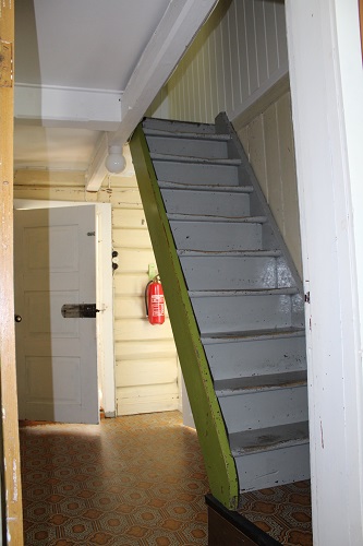Todalsfjord Norwegen Ferienhaus B 07 Flur Treppe.jpg