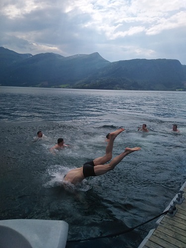 Todalsfjord Norwegen Ferienhaus B 08 Natur Umgebung Schwimmen.jpg