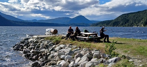 Todalsfjord Norwegen Ferienhaus B 08 Natur Umgebung Sitzplatz Mole.jpg
