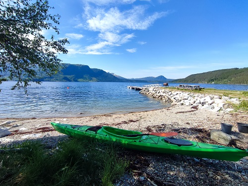 Todalsfjord Norwegen Ferienhaus B 08 Natur Umgebung Strand Kajak.jpg