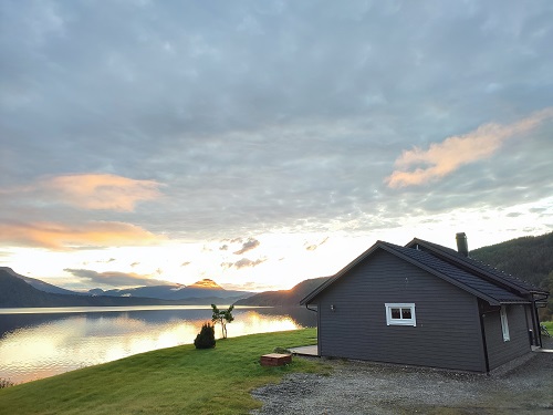 Todalsfjord Norwegen Ferienhaus E 01 B Aussenansicht Fjord.jpg